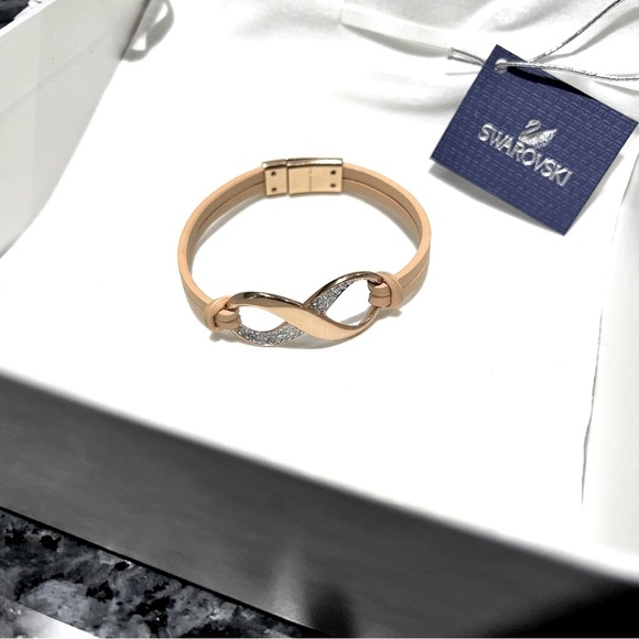 ✨Stunning Vintage Swarovski Infinity Rose Bracelet featuring Clear Pave Crystals - Picture 7 of 16